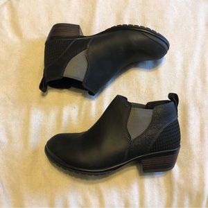 Keen Morrison Chelsea boots sizes 8